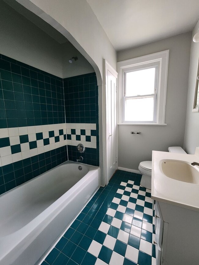 Building Photo - Lovely Home in Kennedy Heights