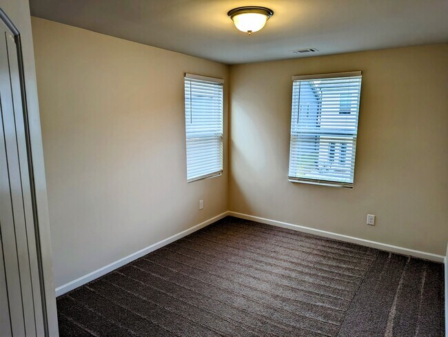 Building Photo - 534 Medwyk Dr