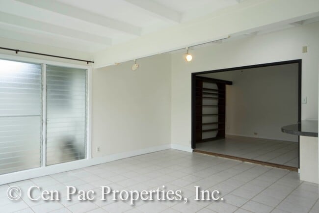 Building Photo - 3 Bed, 2 Bath House/Across the Street from...