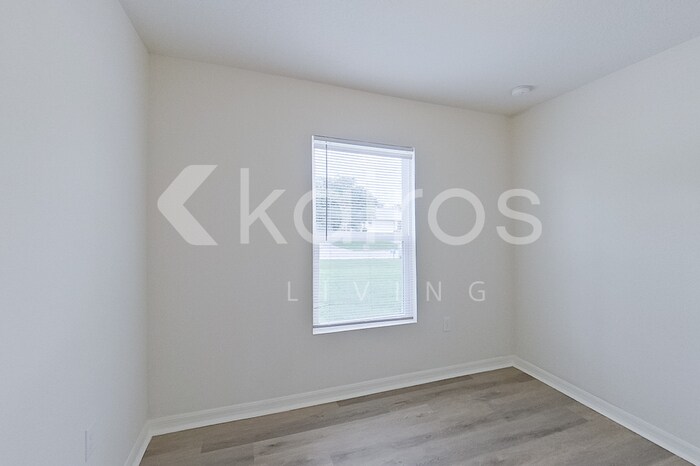 Building Photo - 8136 102nd Ave