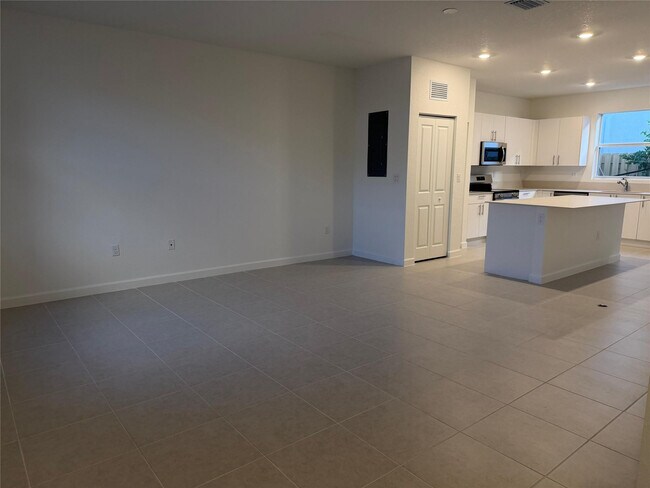 Building Photo - 1131 St