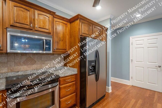 Building Photo - Beautiful large 1800 sf 3/2 for $2000 Townhome in Hixson with a garage and attic storage!