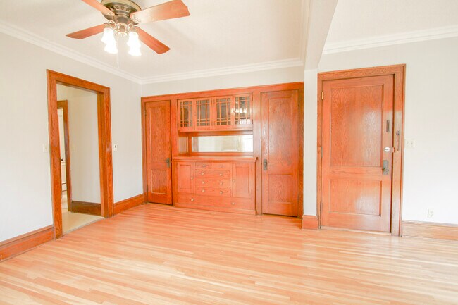 Building Photo - 1605 Charles Ave