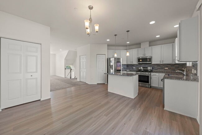 Building Photo - 4415 Monroe Ct