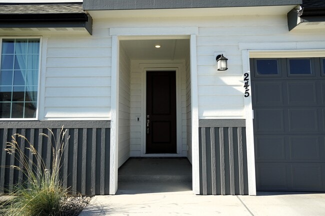 Building Photo - 245 E Caldera St