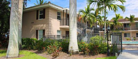 Building Photo - 2102 Alamanda Dr