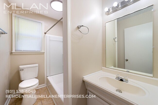 Building Photo - Open-Concept 3BR Home with Huge Fenced-In ...