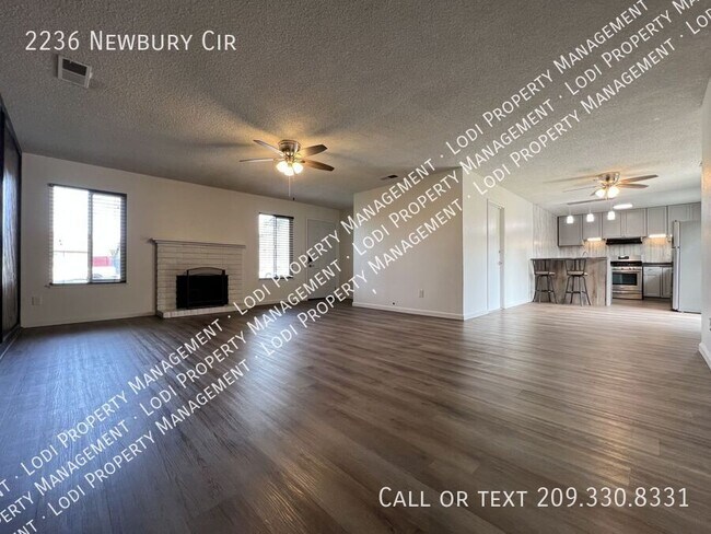 Building Photo - 2236 Newbury Cir