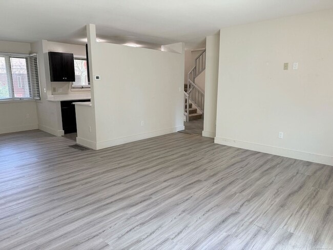 Building Photo - 115 Montoya Dr