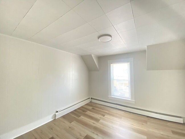 Building Photo - 114 Jewett St