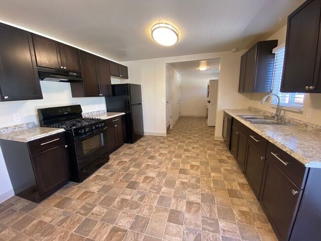 Building Photo - Like Brand New! - Single Story House in North Central Reno