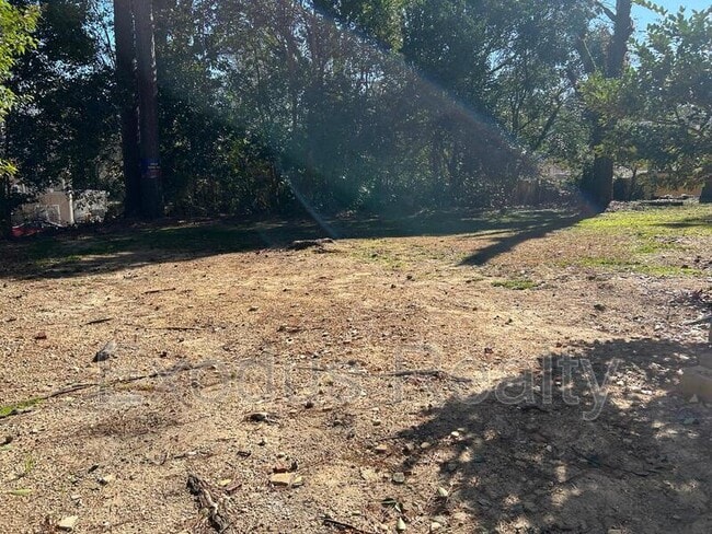 Building Photo - 311 Bracken St