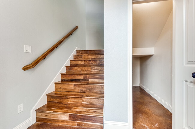 Building Photo - 2712 Merida Ave