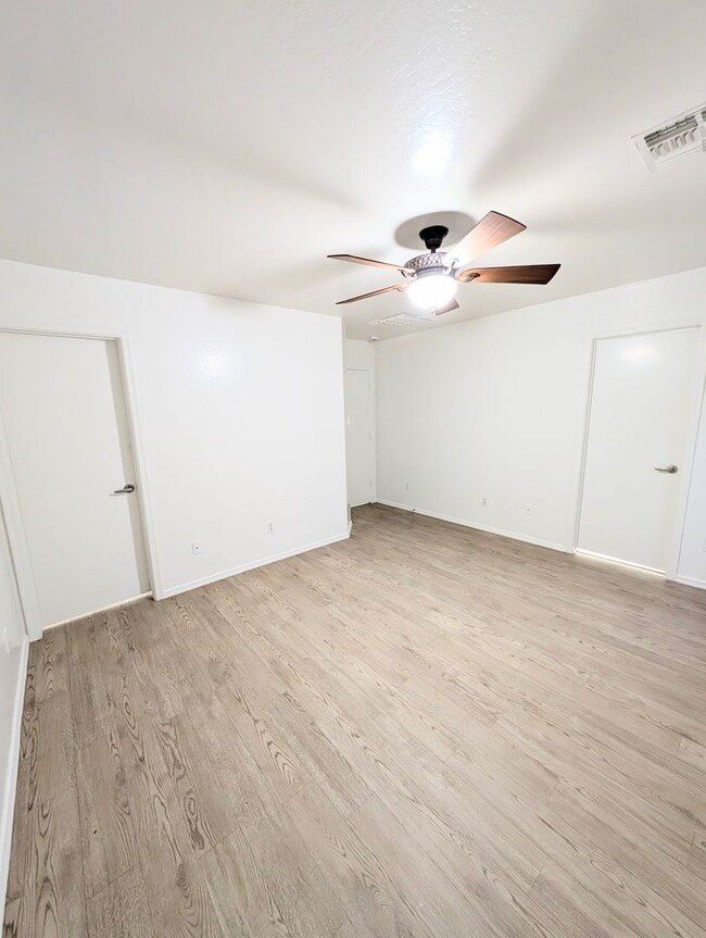 Building Photo - AVAILABLE NOW!!! - Roomy single story 4 bedroom home for rent in Pecan Creek!