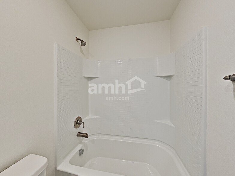 Building Photo - 9875 S Eastern Ave