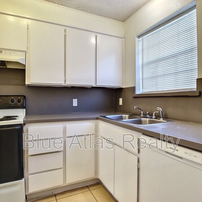 Building Photo - 3830 Coates Cir