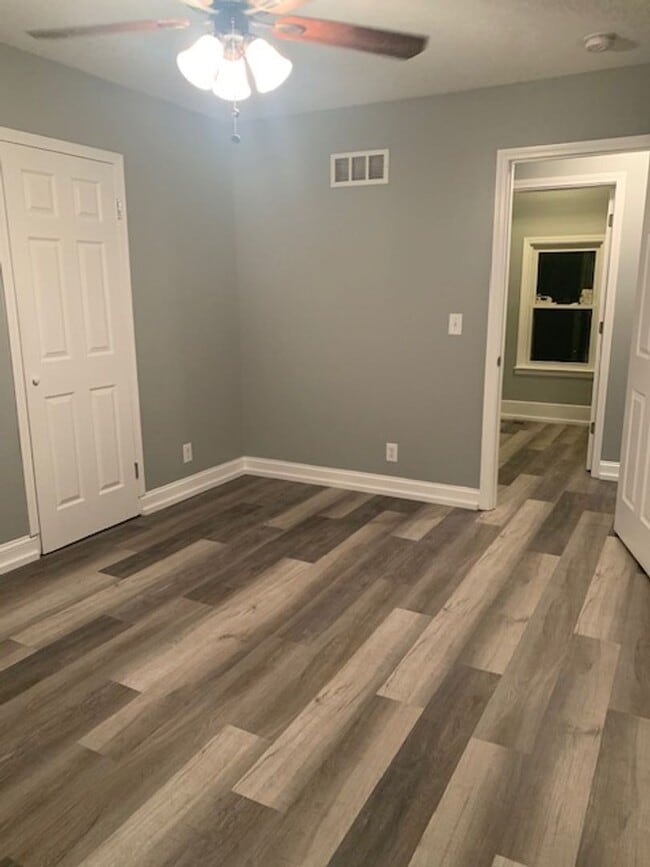 Building Photo - Utilities Included in this Upper Unit Dupl...