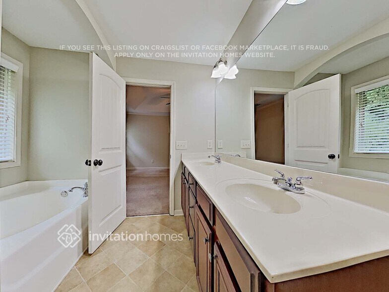 Building Photo - 408 Sheila Wy