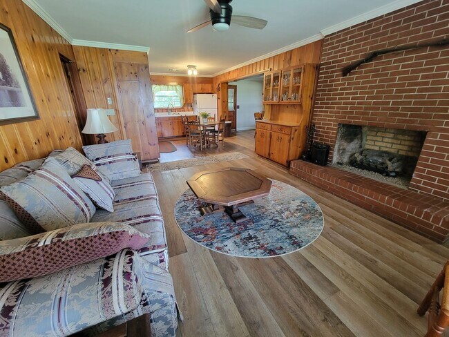 Building Photo - Beautiful Country home in Lakeland