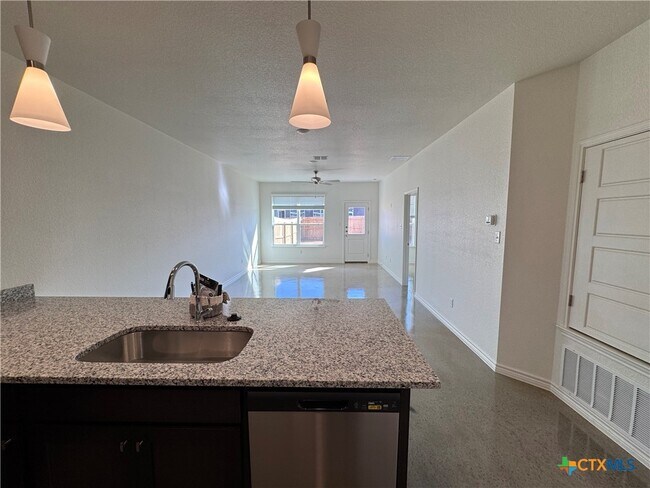 Building Photo - 3900 American Elm Dr