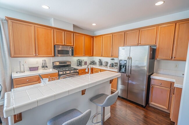 Building Photo - Fully Furnished House - Short Term Lease -...