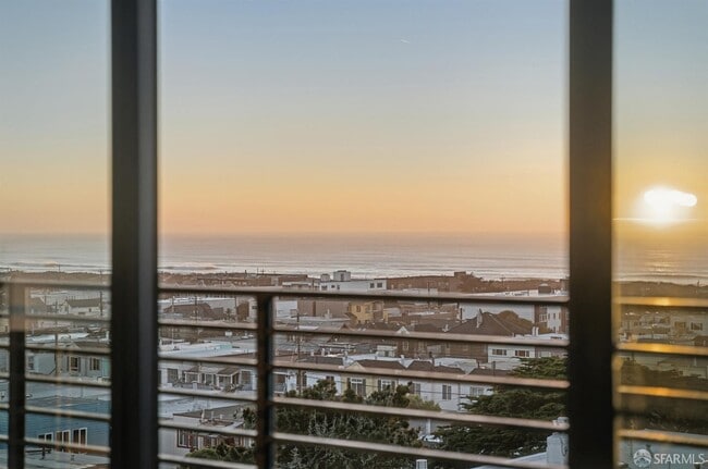 Building Photo - 3945 Judah St