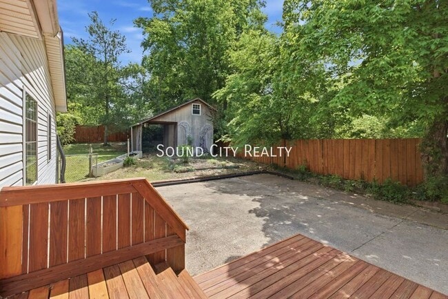 Building Photo - 7016 Bonnalake Dr