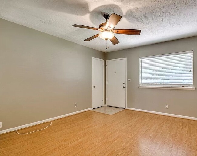 Building Photo - Charming 3 Bed, 1.5 Bath Home in Central Norman