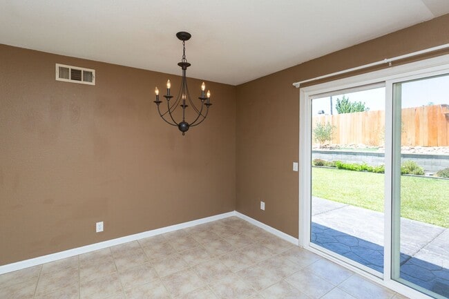 Building Photo - 3 Bed, 2 Bath Single Level Home in Mira Mesa