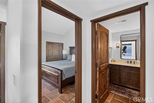 Building Photo - 545 Avenida Buenos Aires