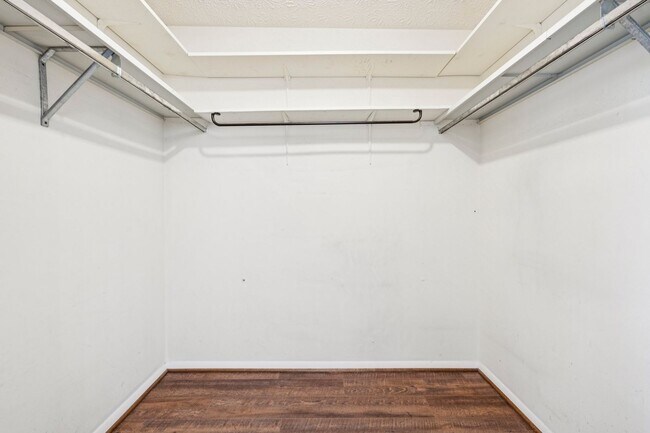 Building Photo - Home in Highly Desirable Forest Ridge!
