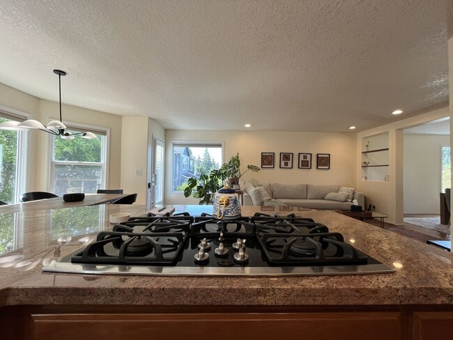 Building Photo - Stunning Bull Mountain Home with Gourmet Kitchen & Luxurious Primary Suite Retreat