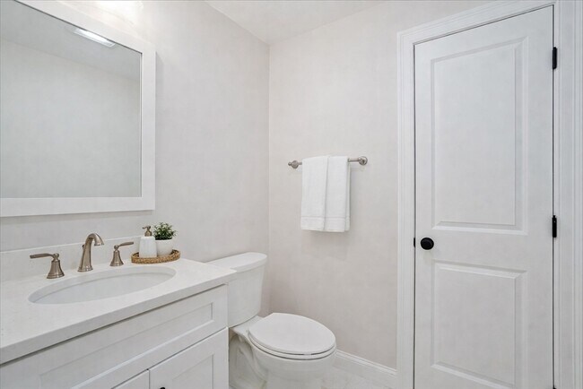 Building Photo - 515 Mendon Rd