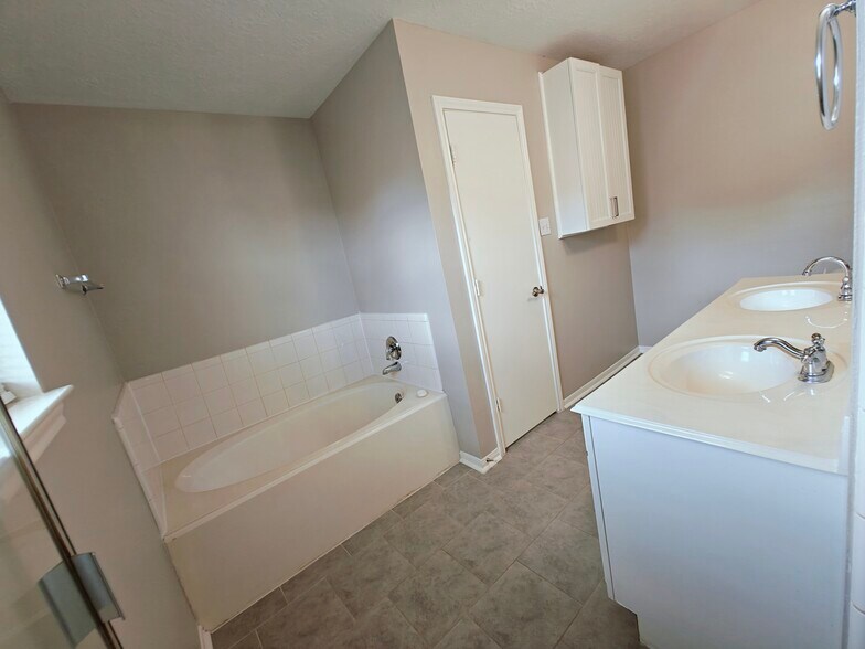 Building Photo - 2506 Teal Run Place Dr