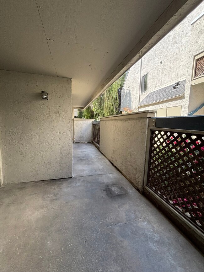 Building Photo - 2232 River Run Dr