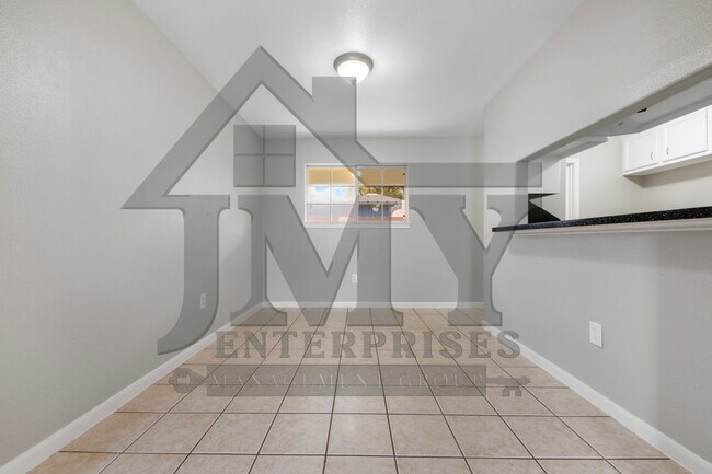 Building Photo - 815 Cravens St