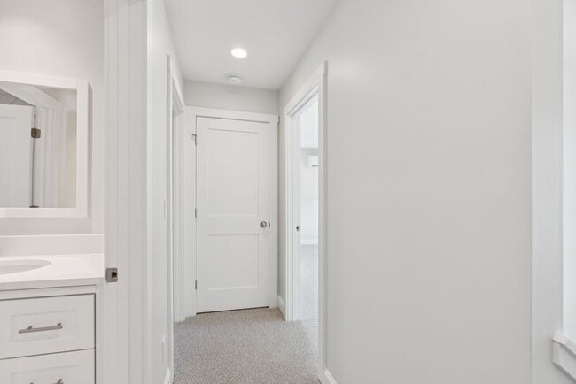 Building Photo - 3 Hoxton Ln