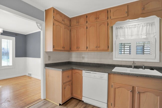 Building Photo - 1240 N Irvington Ave