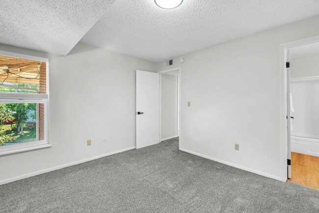 Building Photo - Top Floor Cottonwood Villas Condo - Availa...