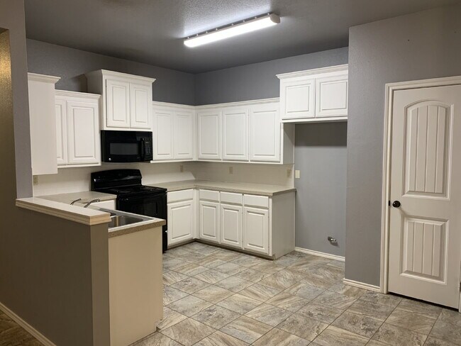 Building Photo - Beautiful duplex in Cooper School District!