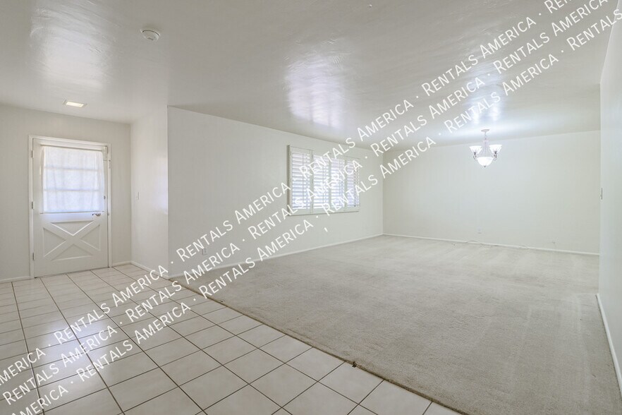 Building Photo - 4201 E Stanford Dr