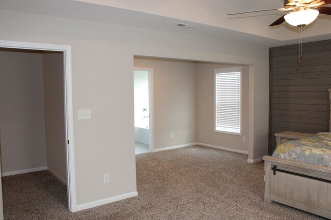 Building Photo - Flexible leasing Terms