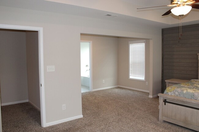 Building Photo - Welcome to your dream home!