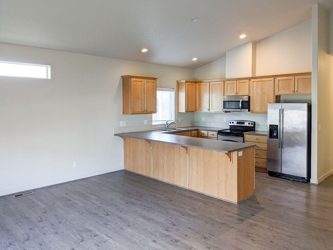 Building Photo - 958 Harbour Ln NE