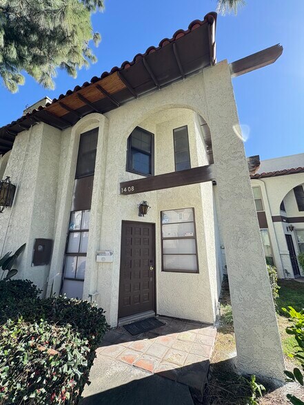 Front exterior - 1408 Everton Pl