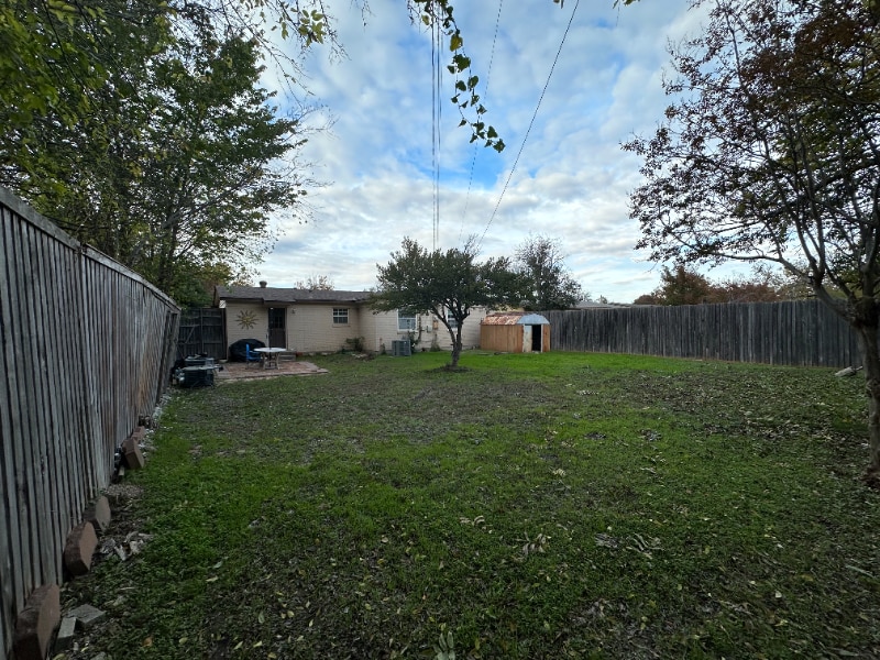 Building Photo - 10932 Dunaway Dr