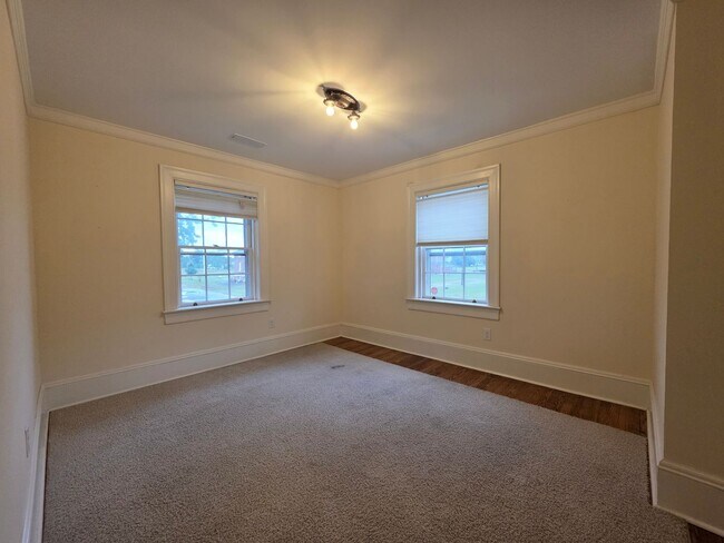 Building Photo - Delaware City Alert!! 2 bed 2 full baths Townhome available