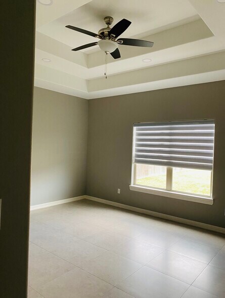 Building Photo - 3873 Tolosa St