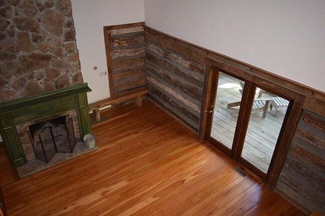 Building Photo - Sugar Mountain Cabin Home! Large, Finished Basement!