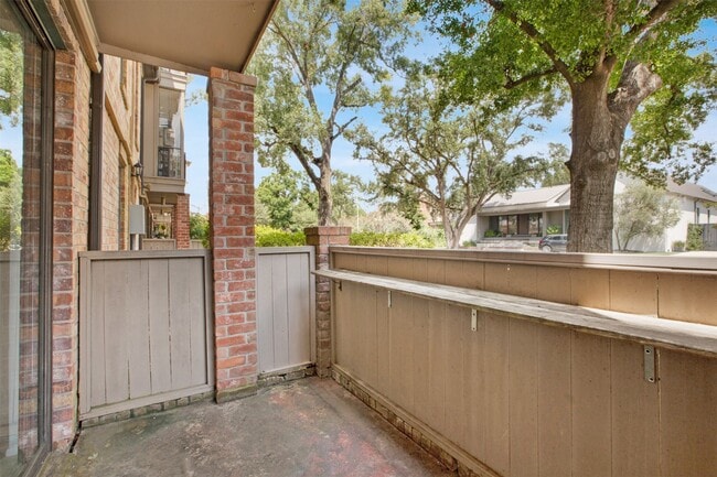 Building Photo - 2475 Underwood St